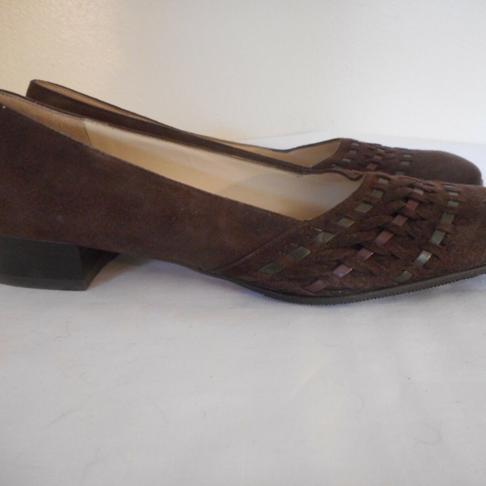 Salvatore Ferragamo Boutique Brown Suede Pumps - Picture 4 of 8